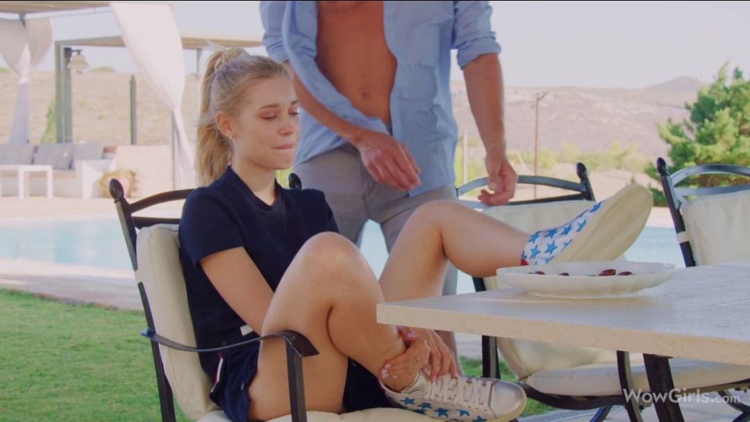 欧美经典！户外金发美女肆无忌惮的性爱